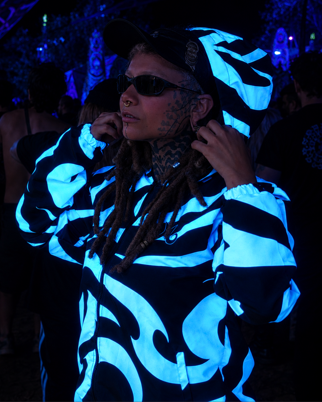 Reage na luz UV